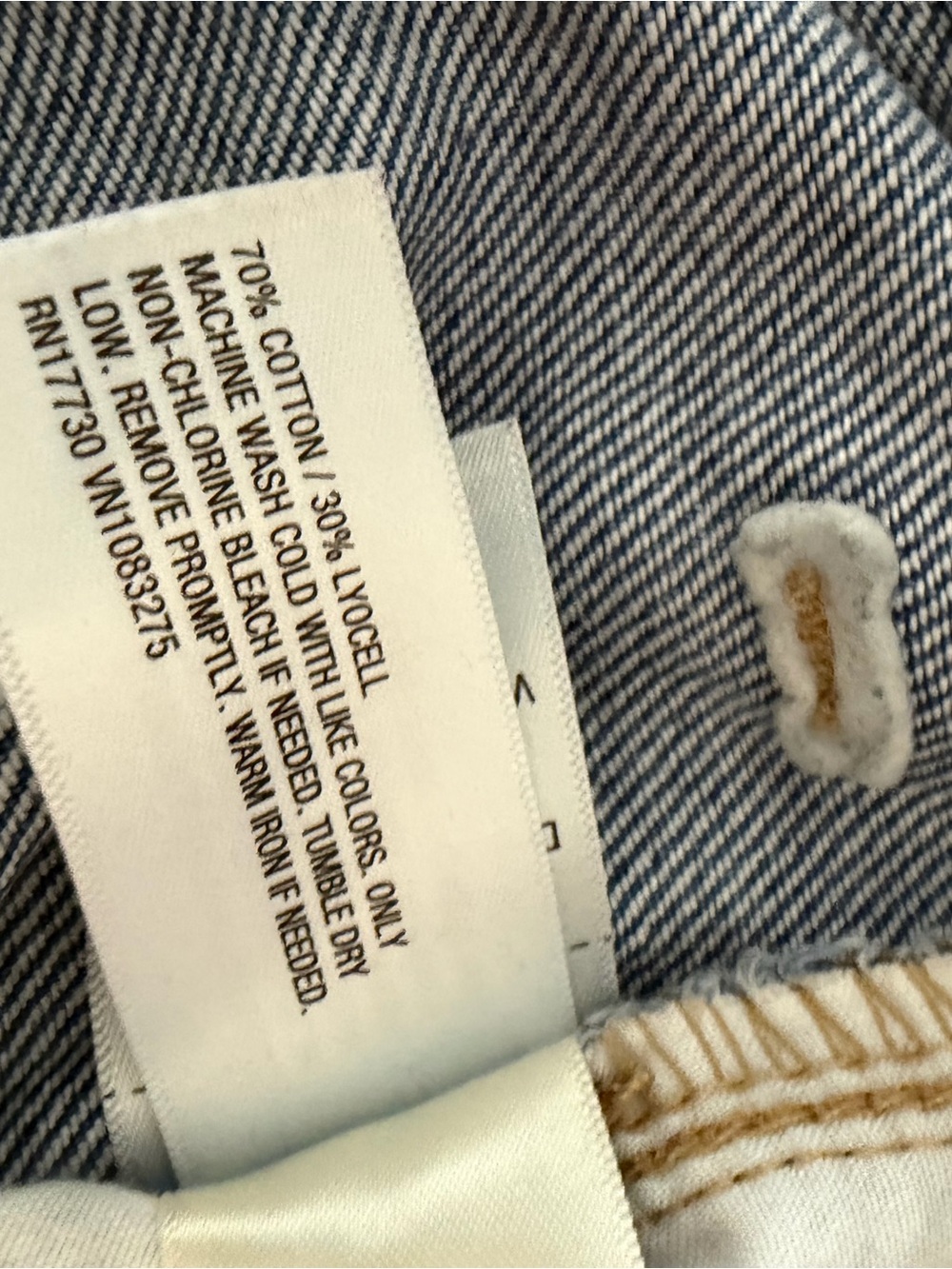 Women’s Wide-Leg Cargo Jeans in Blue - Picture 4 of 4